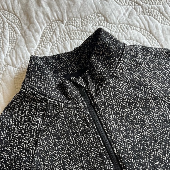 Lululemon - Rest Less Cropped 1/2 Zip - Herringbone Fade Black / White - Picture 6 of 11